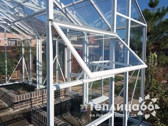 Теплица botanik T с мини-тамбуром под стекло (14 м²)
