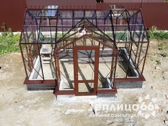 Теплица botanik T с мини-тамбуром под стекло (14 м²)