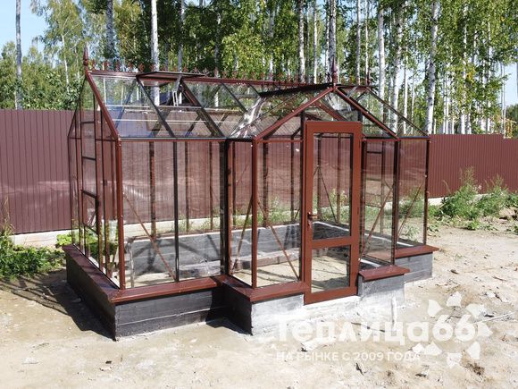 Теплица botanik T с мини-тамбуром под стекло (14 м²)