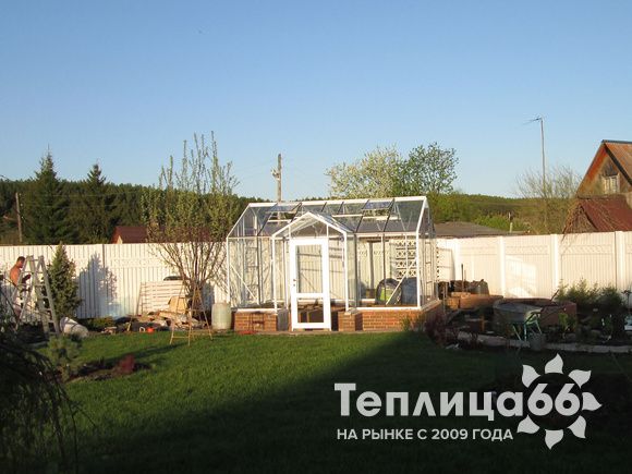 Теплица botanik T с мини-тамбуром под стекло (14 м²)